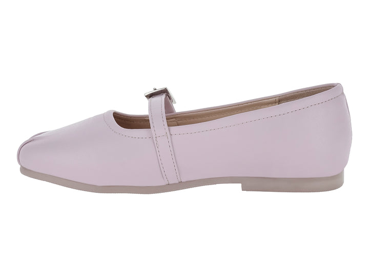 Zapato plano color lila pétalo con correa y hebilla metálica para niña.