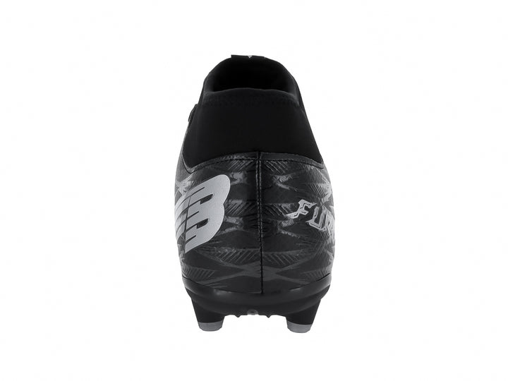 Zapato de fútbol Furia color negro con detalles en gris oxford y cuello alto ajustable.