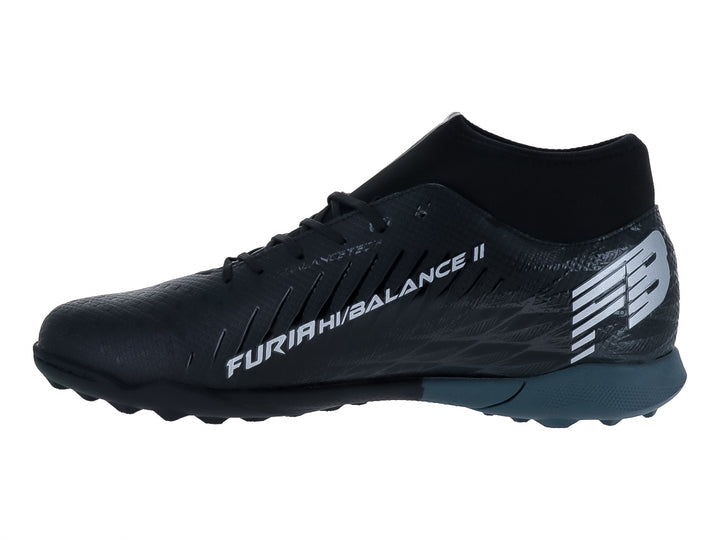 Calzado de fútbol Furia en color negro con detalles grises y suela para césped sintético.