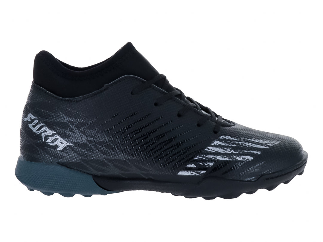 Zapato de fútbol Furia para niño en color negro con detalles en gris oxford y suela para césped sintético.