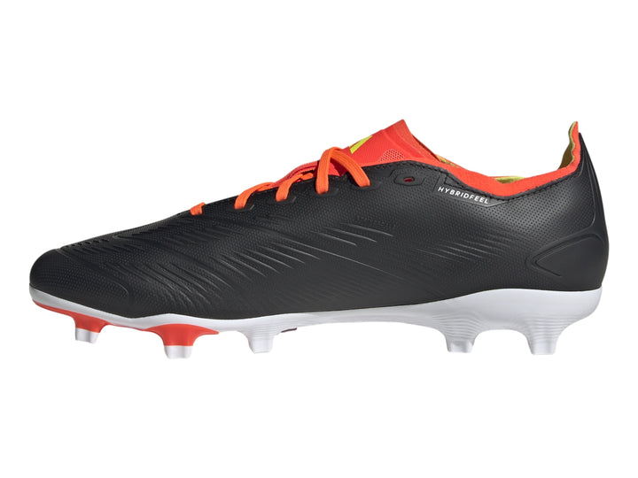 Zapato de fútbol Adidas Predator League en color negro con detalles en rojo y blanco sobre fondo blanco.
