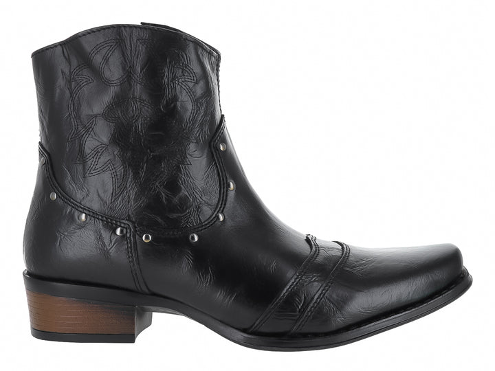 Bota Urban Cowboy color negro con detalles de estoperoles plateados y tacón marrón.