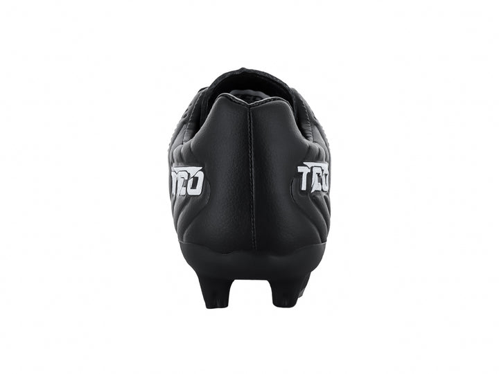 Zapato de fútbol Leon Trucco color negro con detalles blancos y tacos para pasto.