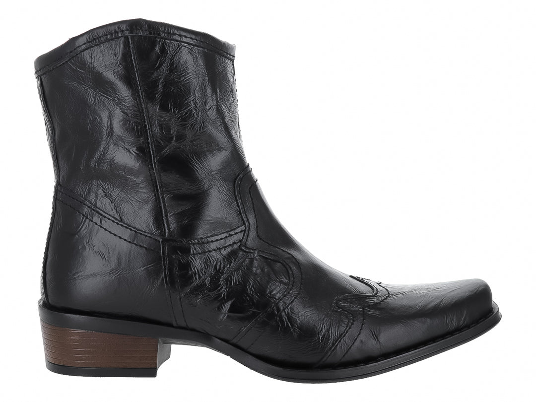 Bota vaquera Urban Cowboy de color negro con acabado machucado y tacón marrón.