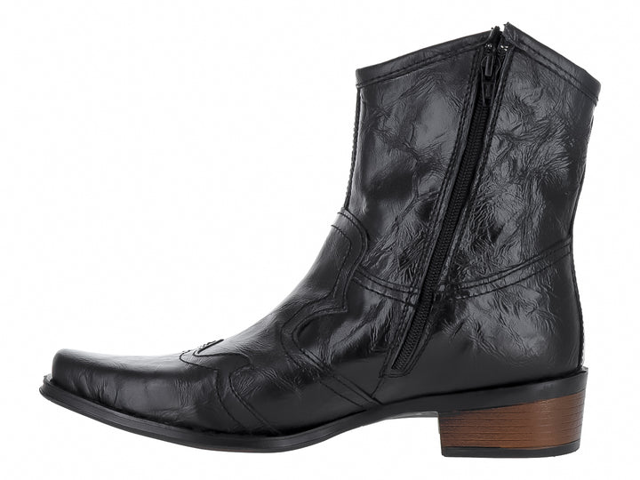 Bota vaquera Urban Cowboy de color negro con acabado machucado y tacón marrón.