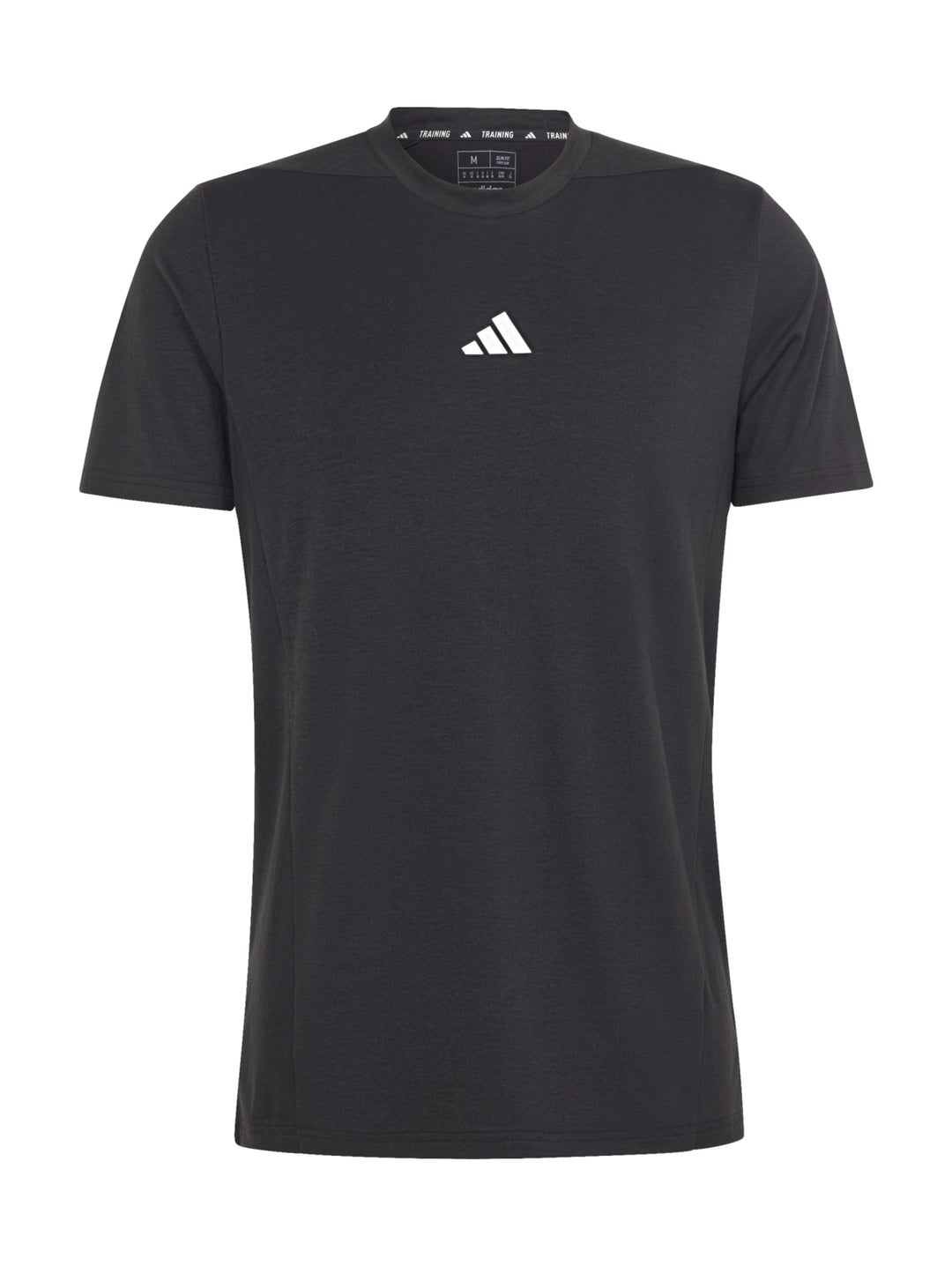 Hombre vistiendo una camiseta deportiva Adidas de color negro con manga corta y cuello redondo.