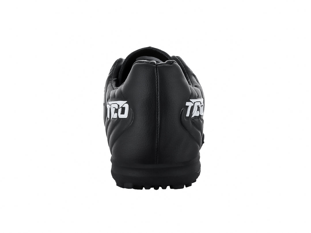 Zapato de fútbol Leon Trucco color negro con detalles en blanco y suela para terreno sintético.