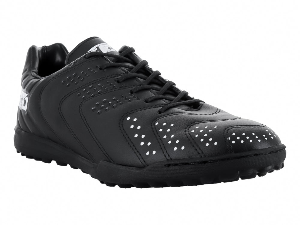 Zapato de fútbol Leon Trucco FT74 color negro con detalles en blanco y suela para pasto sintético.