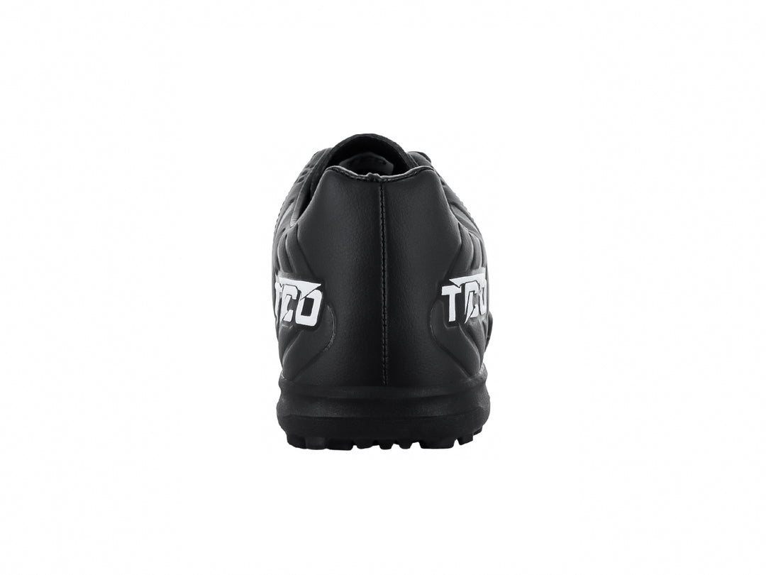 Zapato de fútbol Leon Trucco FT74 color negro con detalles en blanco y suela para pasto sintético.