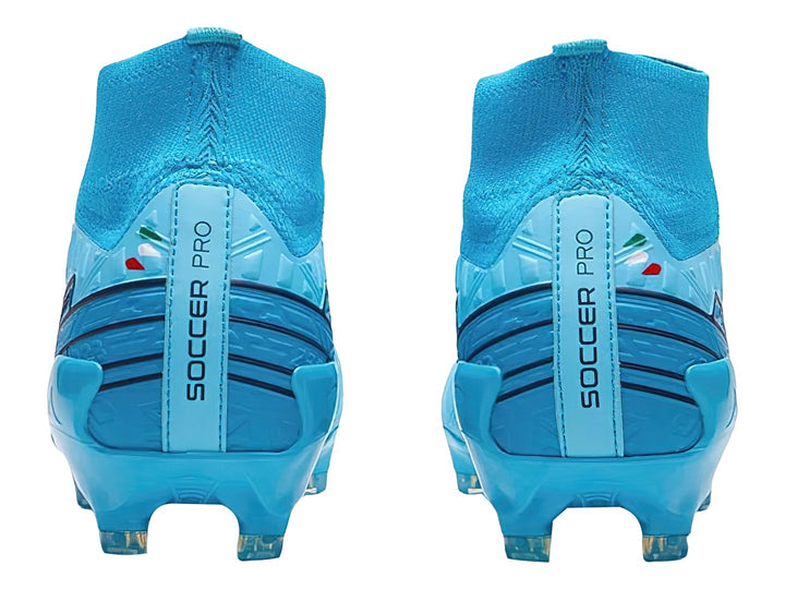 Zapato de fútbol Pirma Brasil en color azul rey con detalles negros y cuello de tela elástica.