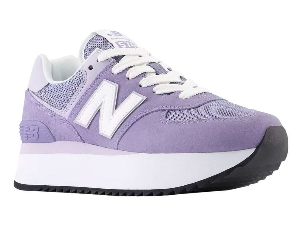 Tenis New Balance modelo 574 en color morado astral con suela de plataforma blanca y detalles en blanco.