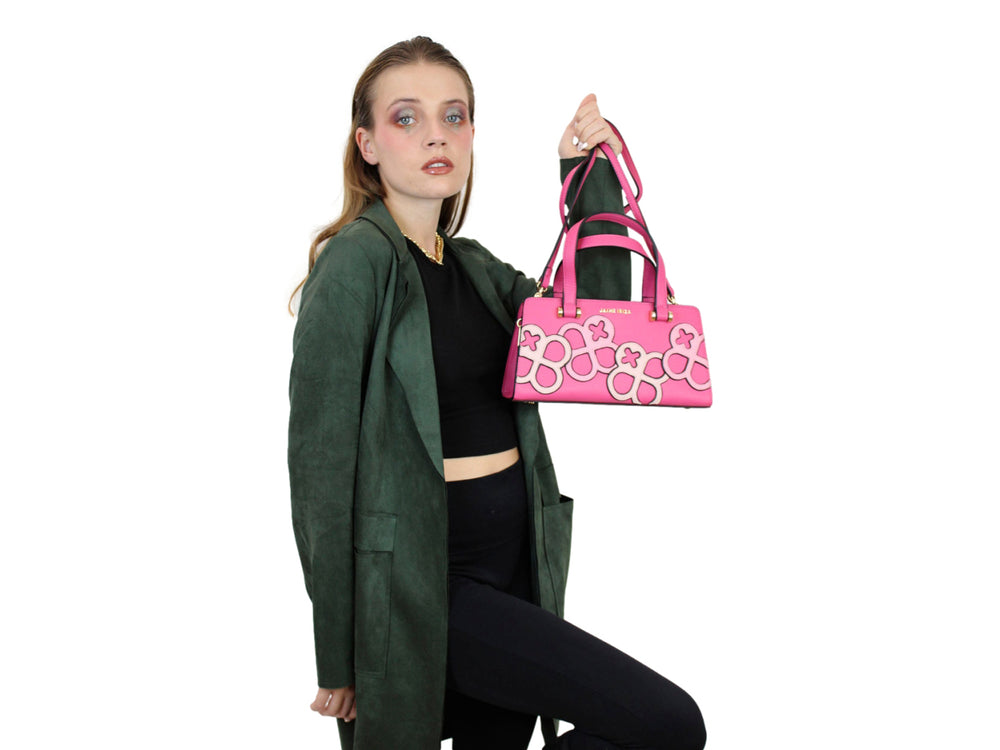 Bolso de mano Jaime Ibiza color rosa con patrones geométricos beige y correa ajustable.