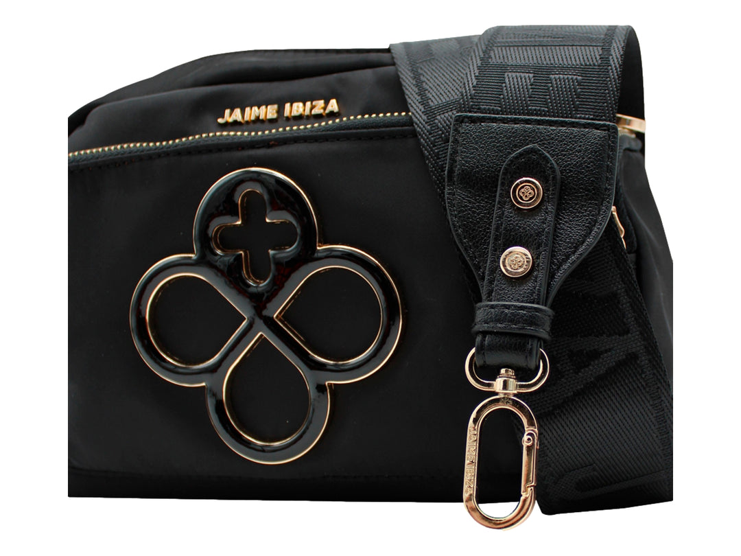 Bolso de hombro negro de Jaime Ibiza con detalles y herrajes en color oro rosa y logotipo frontal.