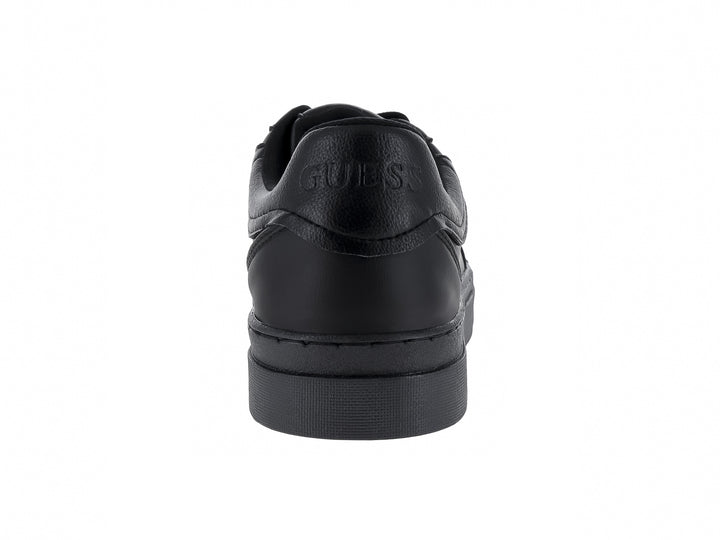 Tenis Guess modelo Chris Tophin en color negro con logotipo lateral y suela a juego.