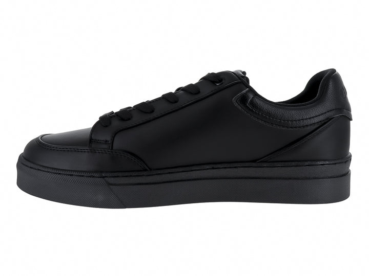 Tenis Guess modelo Chris Tophin en color negro con logotipo lateral y suela a juego.