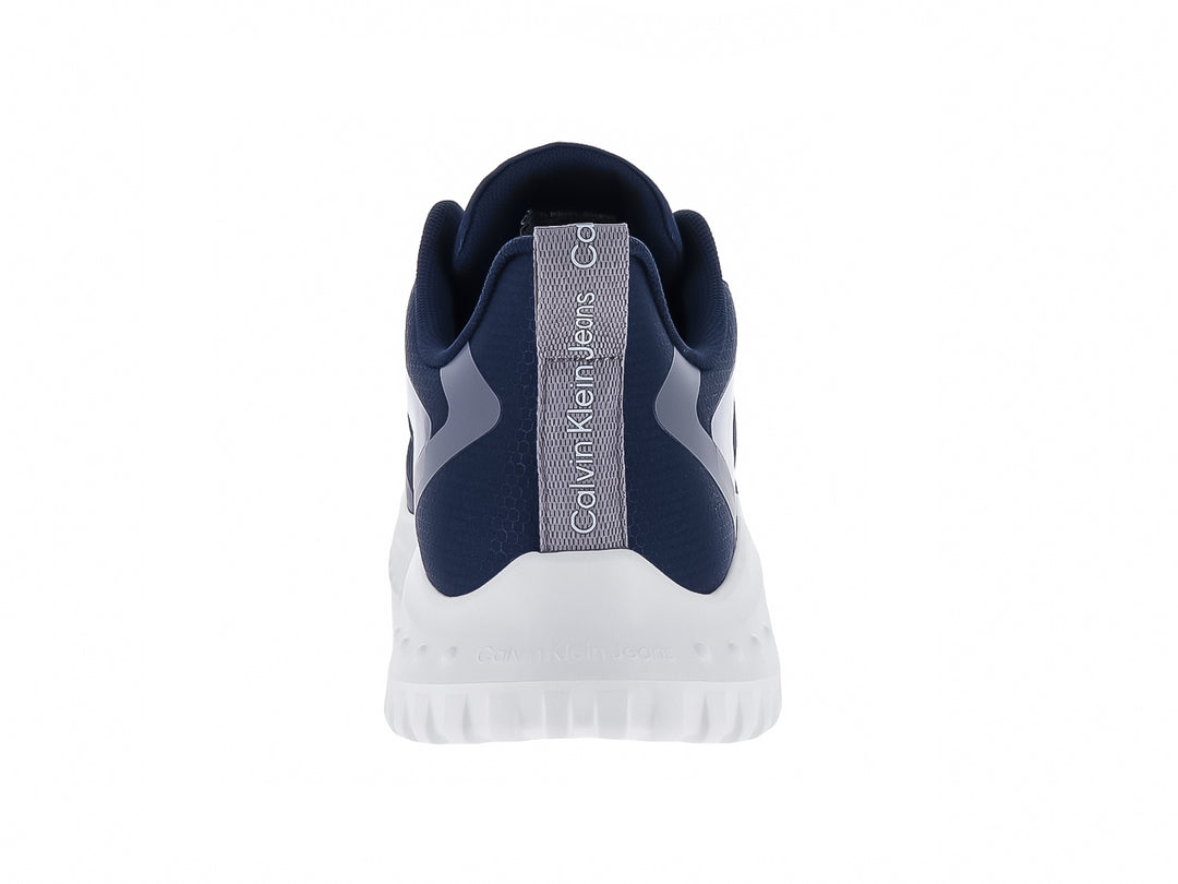 Tenis deportivos Calvin Klein en color azul marino con suela blanca y logotipo lateral.