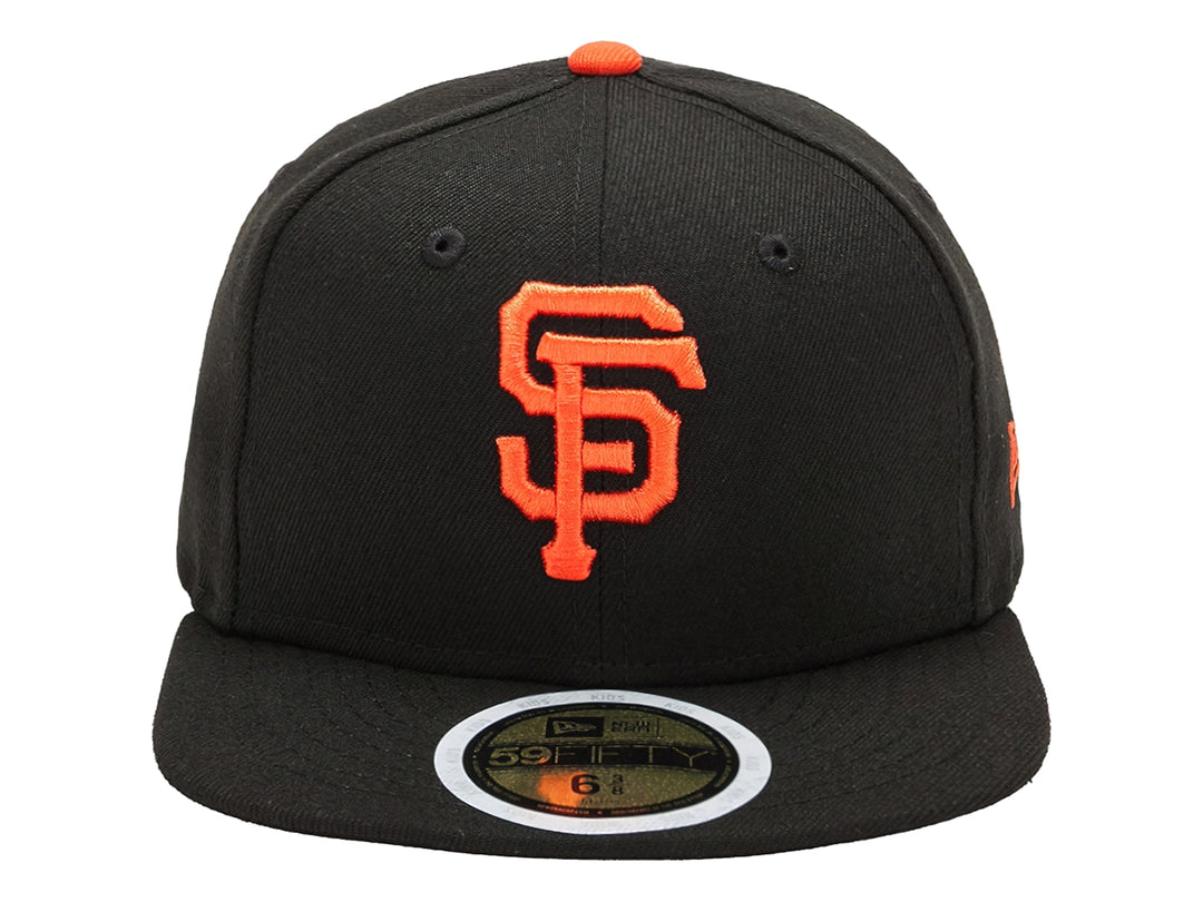 Gorra de béisbol New Era color negro con logotipo bordado en naranja y visera plana.