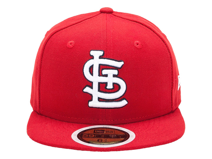 Gorra de béisbol New Era color rojo con logotipo bordado en blanco y visera plana.