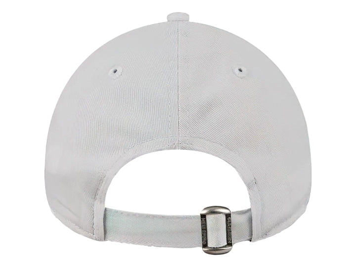 Gorra de béisbol blanca de New Era con logotipo de New York Yankees bordado en negro.