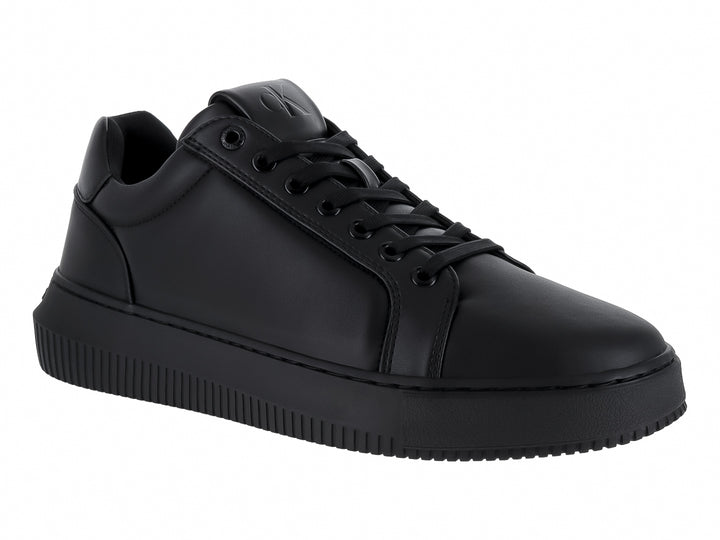 Tenis Calvin Klein color negro, estilo low top con suela ancha y acabado mate.