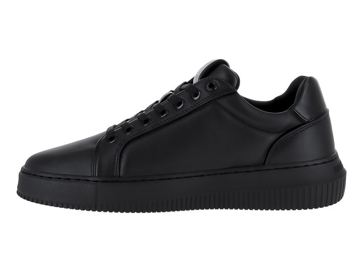 Tenis Calvin Klein color negro, estilo low top con suela ancha y acabado mate.