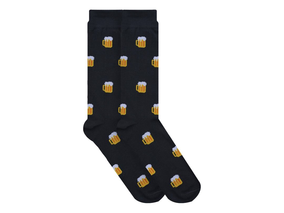 Par de calcetines negros con estampado de tarros de cerveza amarillos con espuma blanca.