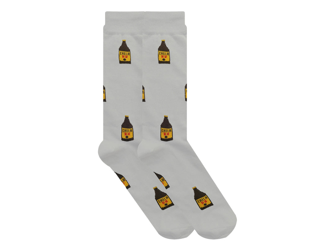 Par de calcetines color gris con estampado repetitivo de botellas de cerveza tipo caguama.