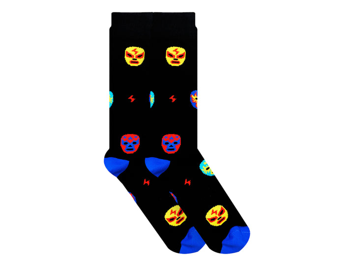 Par de calcetines negros con estampado de máscaras de lucha libre en amarillo y rojo y detalles en azul.