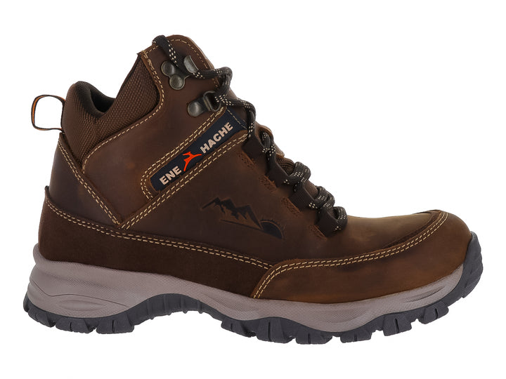 Bota de cuero color cobre para hombre con suela gris robusta y cordones.