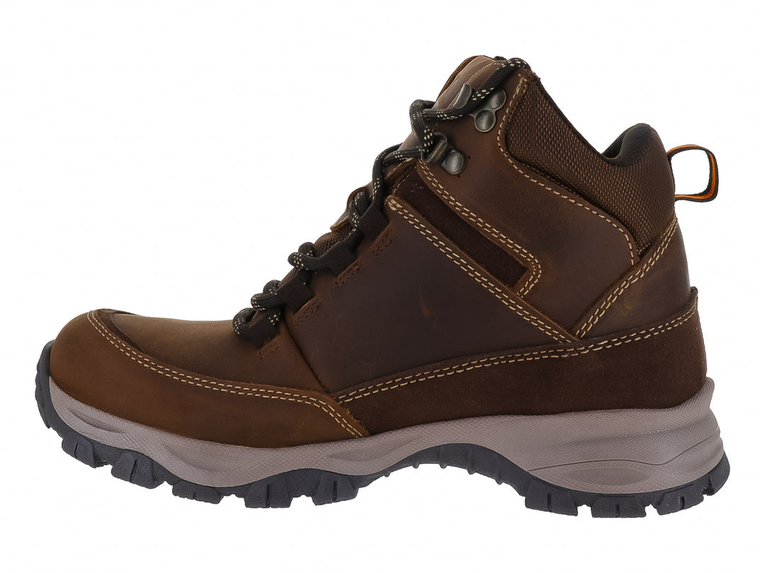 Bota de cuero color cobre para hombre con suela gris robusta y cordones.