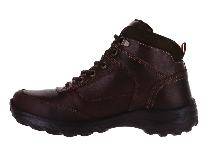 Bota para hombre de color marrón oscuro con suela negra y cordones.
