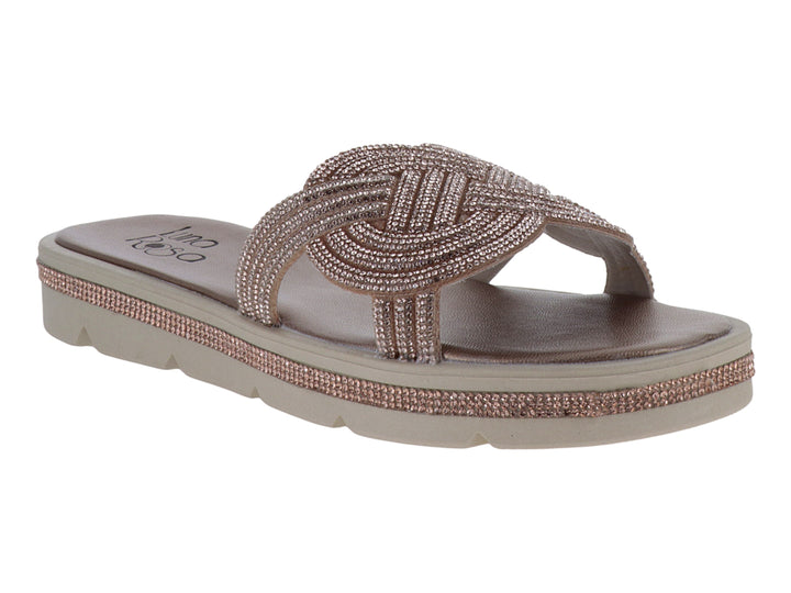Sandalia deslizable color oro rosado con correa trenzada en nudo y detalle brillante en la suela.