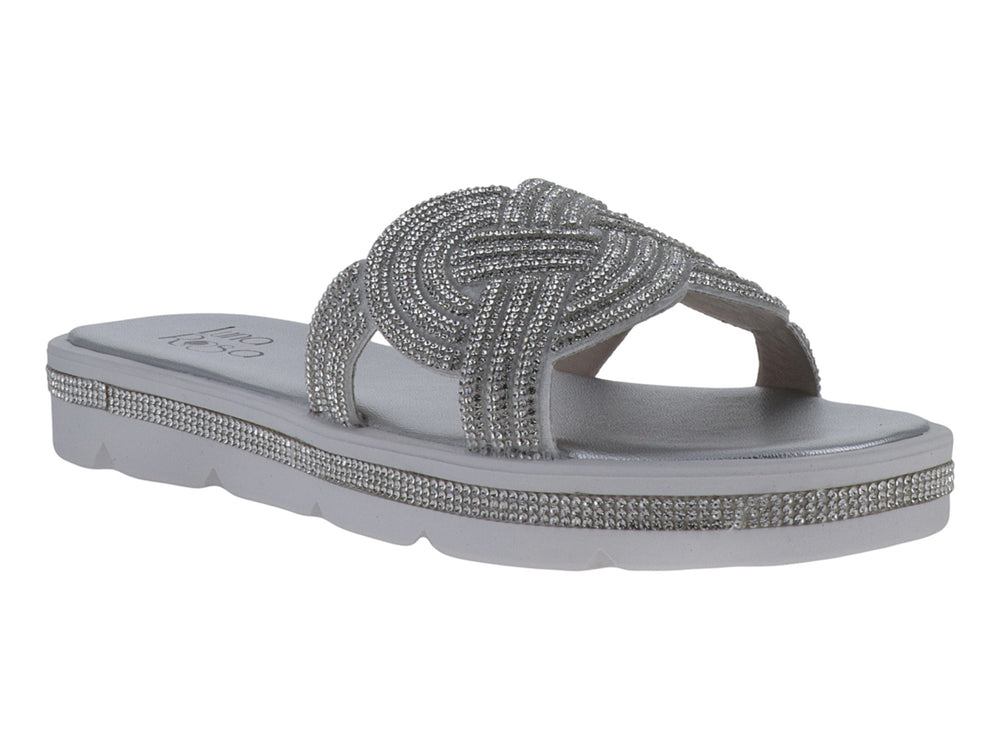Sandalias planas color plata con tira brillante trenzada y suela blanca para niña.
