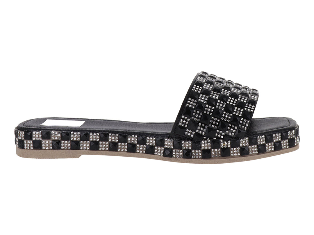 Sandalia negra para mujer con adornos de pedrería plateada en forma de cuadros brillantes.