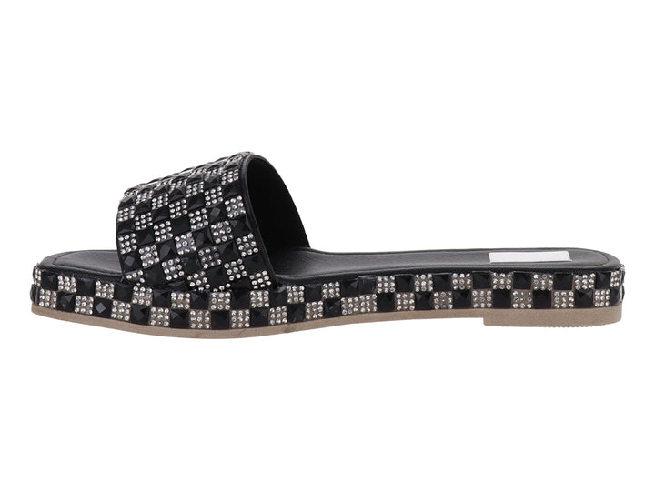 Sandalia negra para mujer con adornos de pedrería plateada en forma de cuadros brillantes.