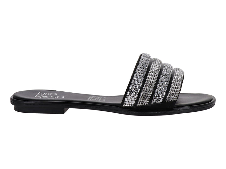 Sandalia plana color negro para mujer con tiras decoradas con pedrería brillante en color plateado.
