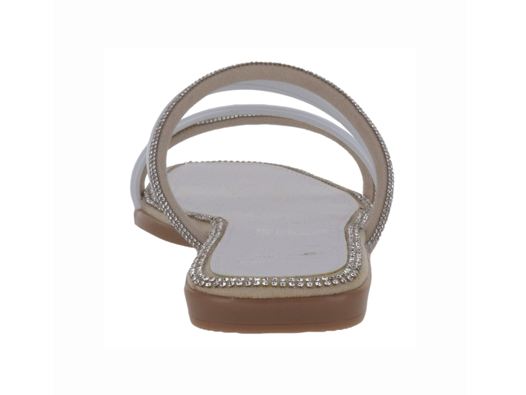 Sandalia plana para Niña en color blanco y plata con tiras brillantes decorativas.