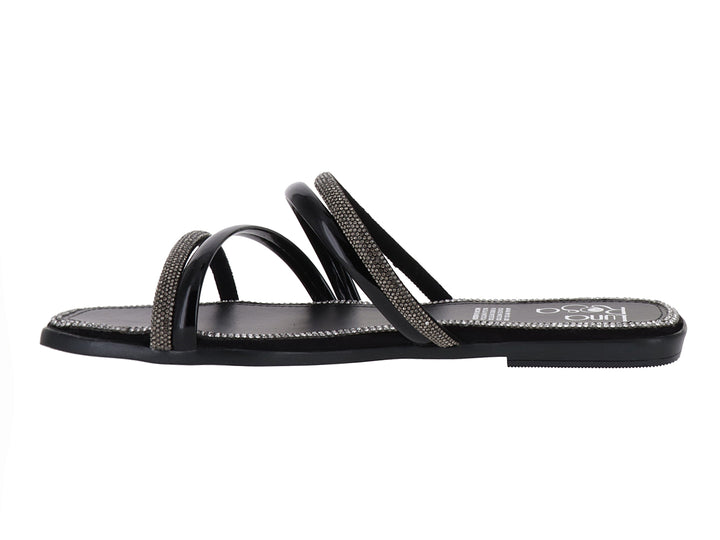 Sandalia plana color negro para mujer con tiras cruzadas decoradas con brillantes dorados.