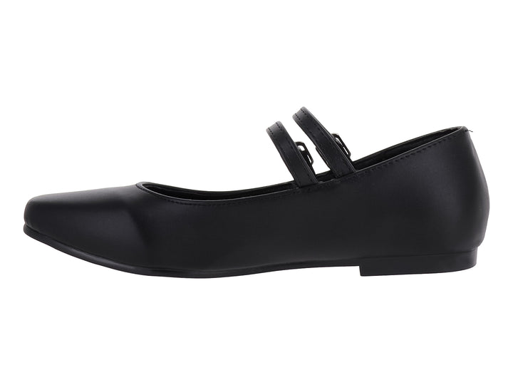 Zapato plano color negro con dos correas y hebillas plateadas.