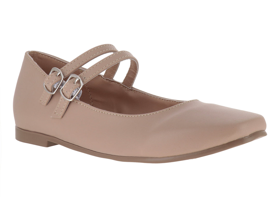 Zapato plano color maquillaje para niña con doble correa y hebillas plateadas.