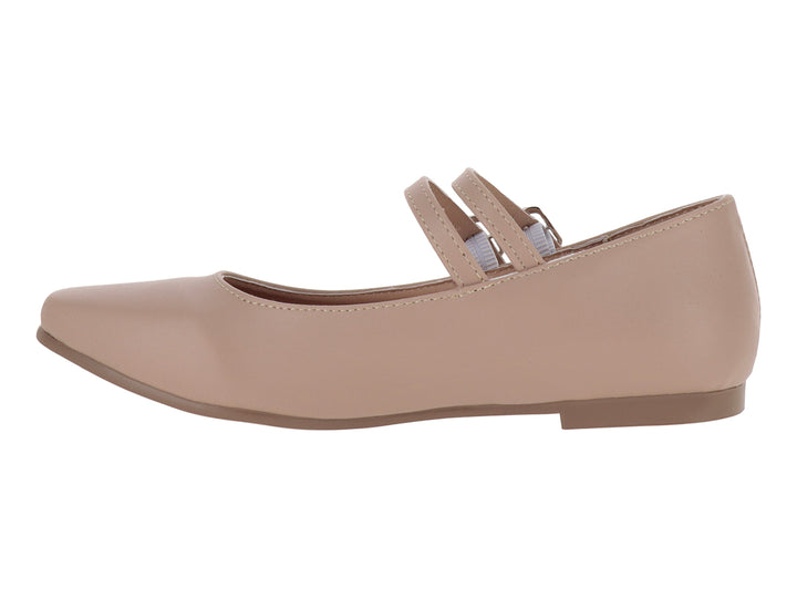Zapato plano color maquillaje para niña con doble correa y hebillas plateadas.