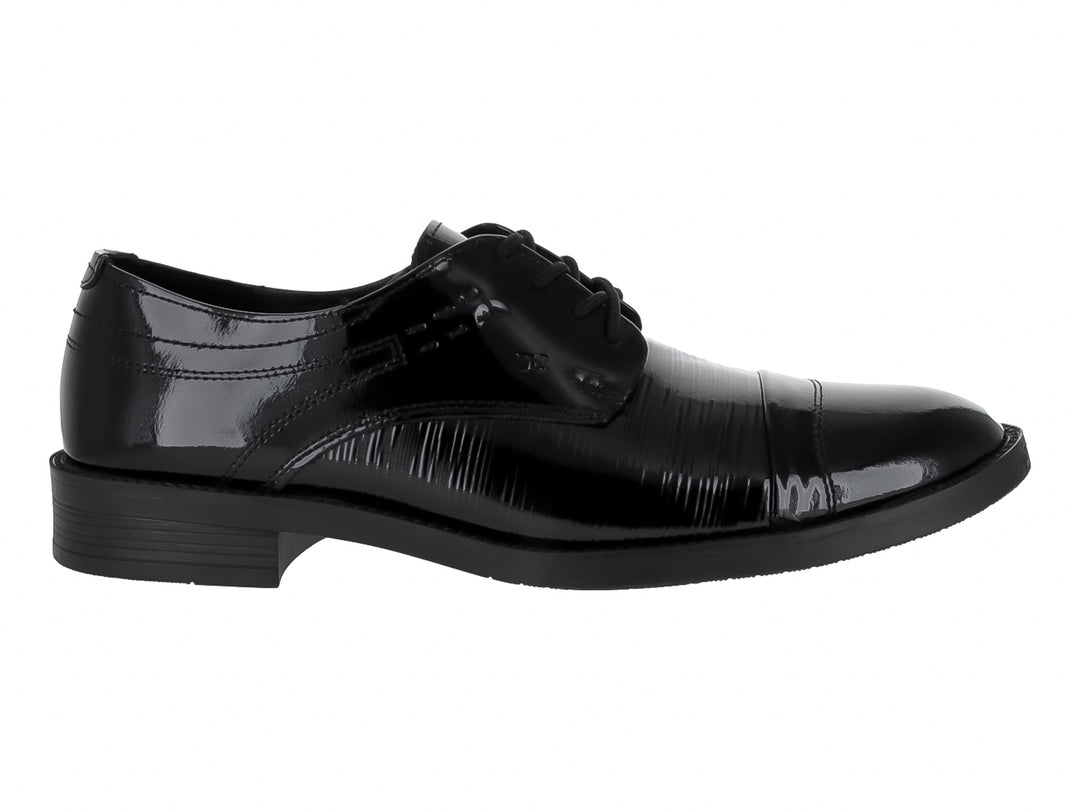 Zapato formal para hombre en color negro con acabado brillante de charol y cordones.