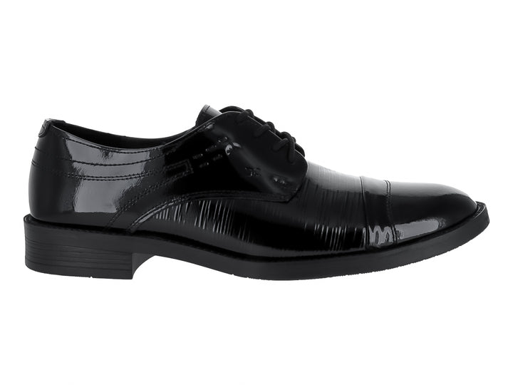 Zapato formal para hombre en color negro con acabado brillante de charol y cordones.