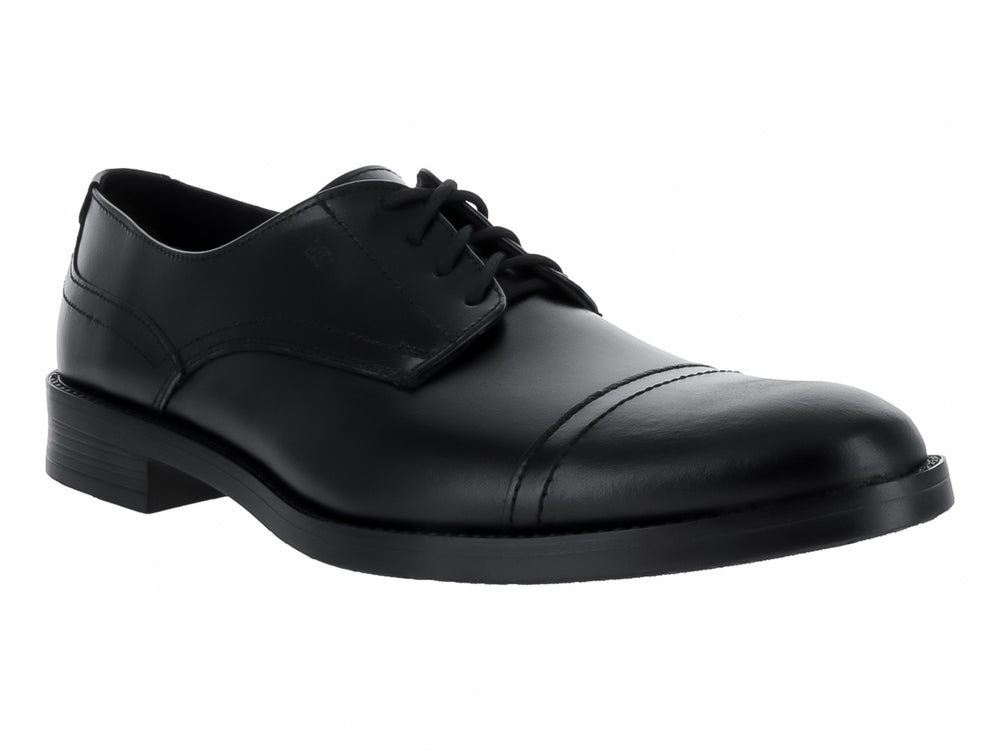 Zapato formal para hombre en color negro con cordones y acabado brillante.