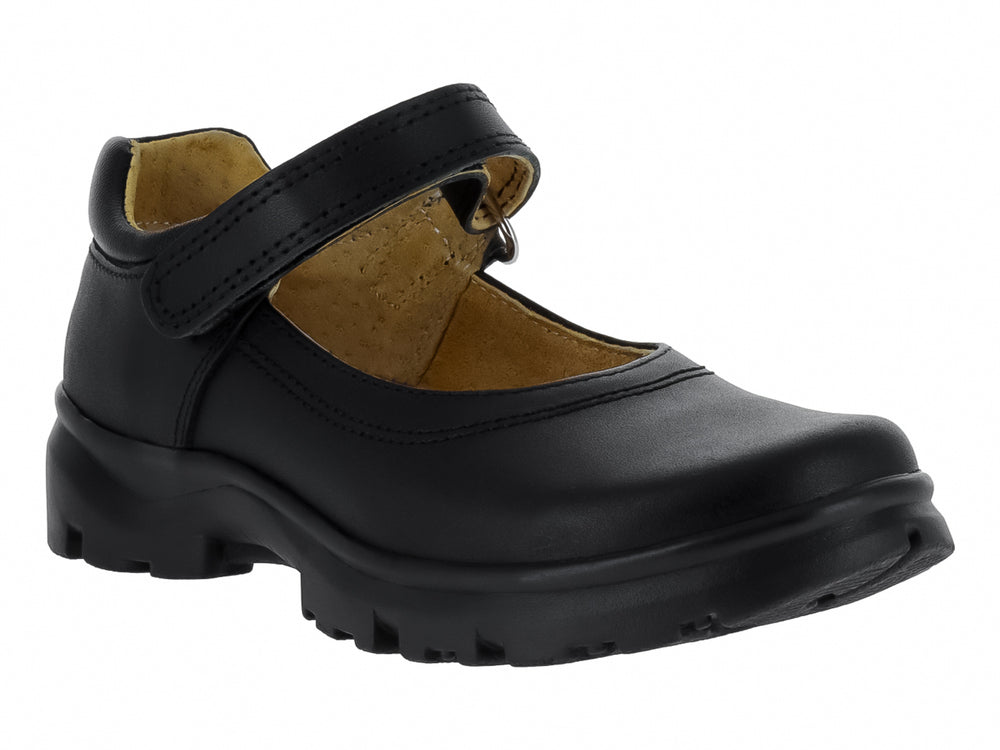 Zapato escolar para niño o niña de piel color negro con suela tipo tractor y cierre de correa.