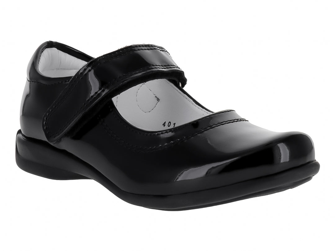 Zapato infantil de charol negro con correa y acabado brillante.