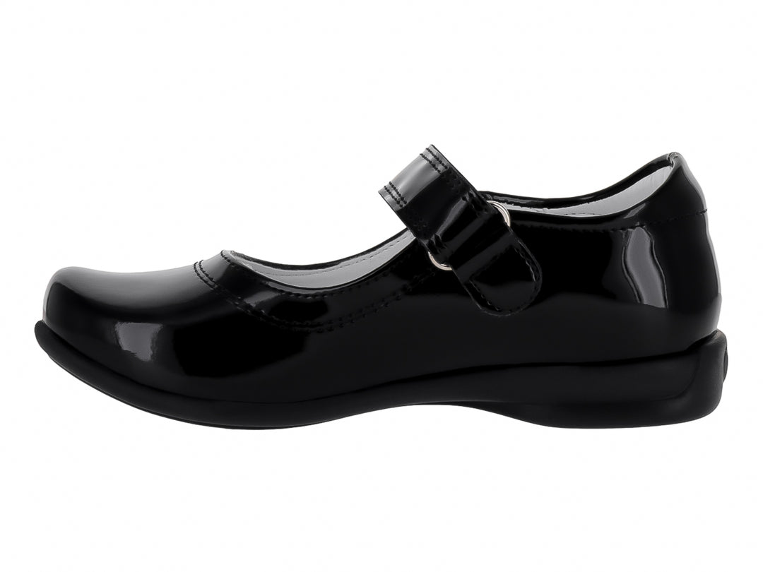 Zapato infantil de charol negro con correa y acabado brillante.