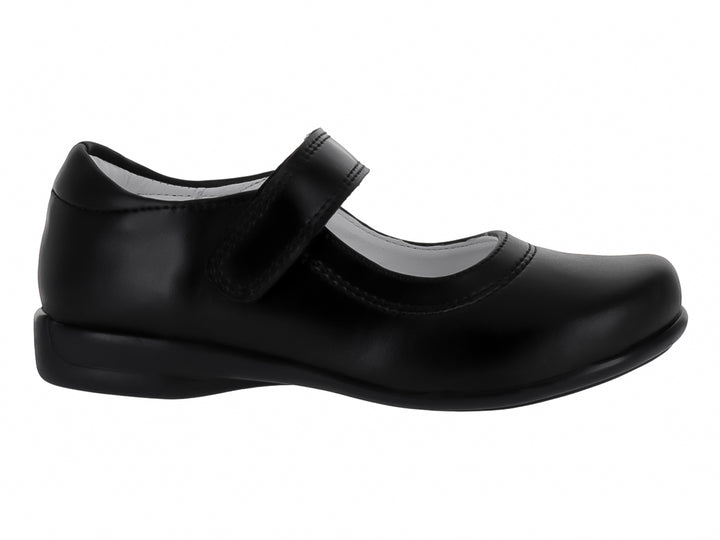 Zapato escolar negro para niña estilo Mary Jane con correa y punta redondeada.
