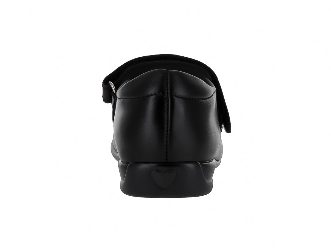 Zapato escolar negro para niña estilo Mary Jane con correa y punta redondeada.