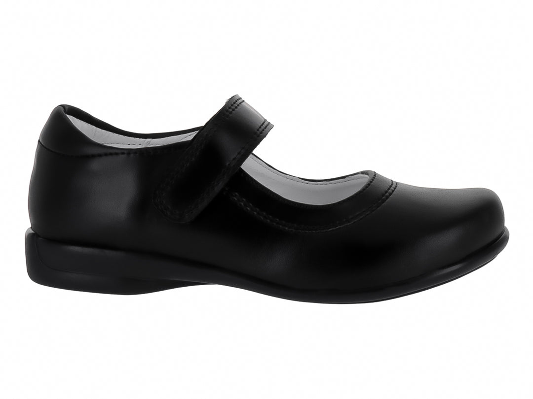 Zapato escolar negro para niña estilo Mary Jane con correa y punta redondeada.